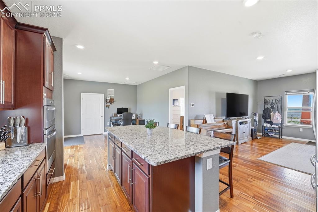 Image 9 of 49: Kitchen
