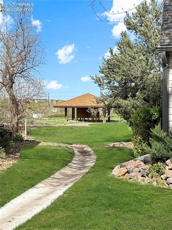 Image 41 of 44: Yard
