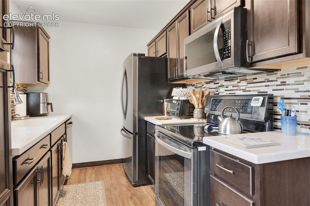 Image 11 of 33: Kitchen