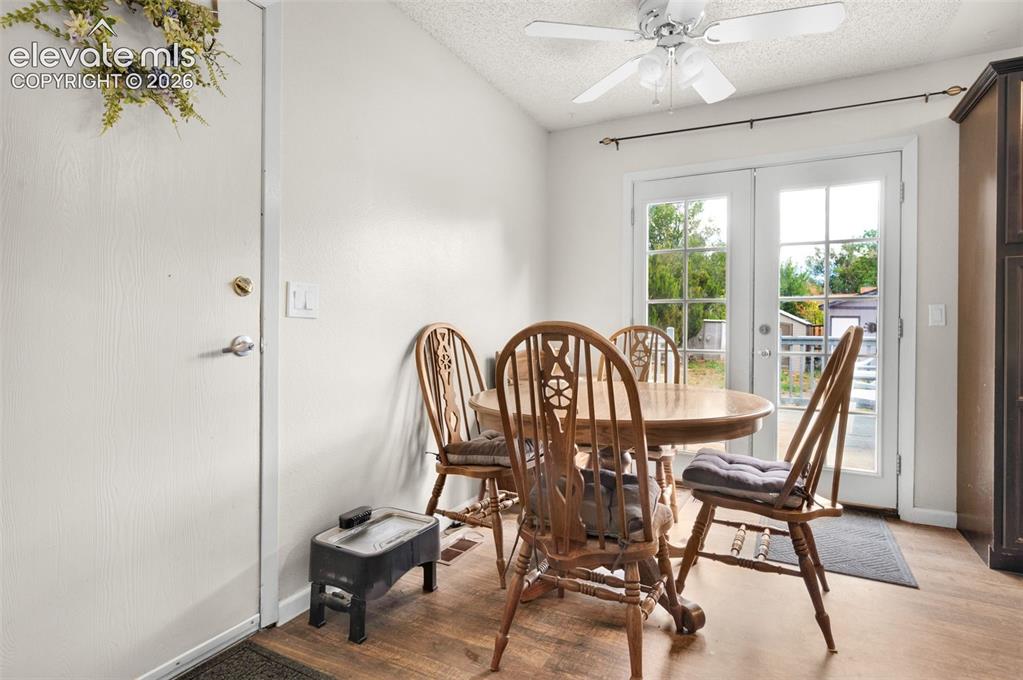 Image 8 of 33: Dining Area