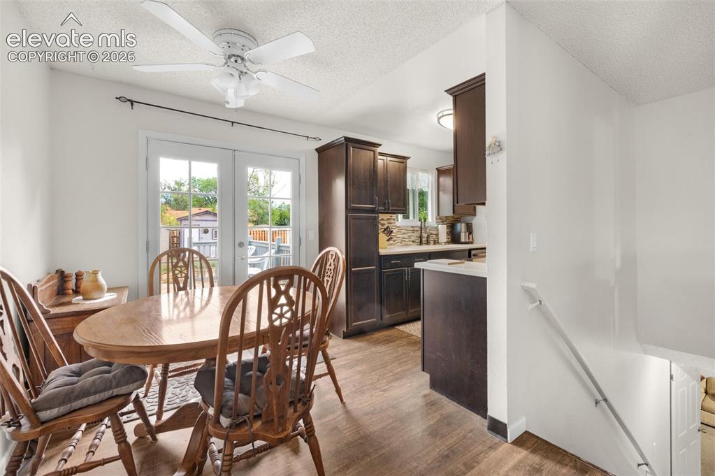 Image 9 of 33: Dining Area