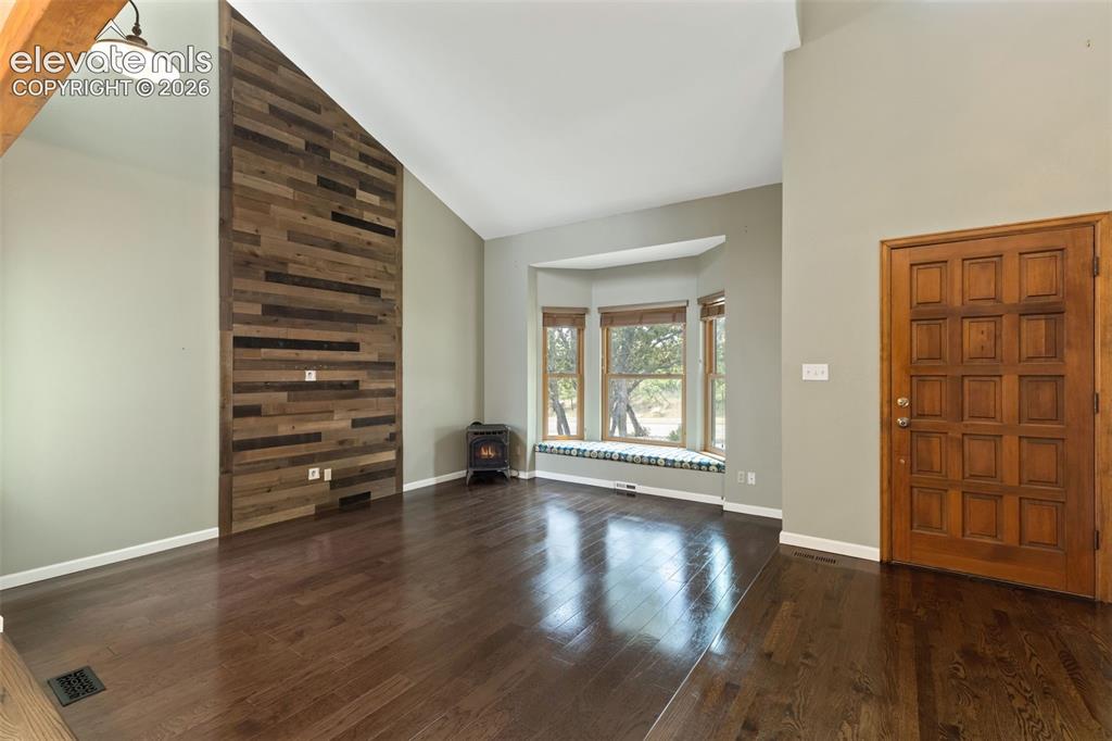Image 9 of 50: Great Room