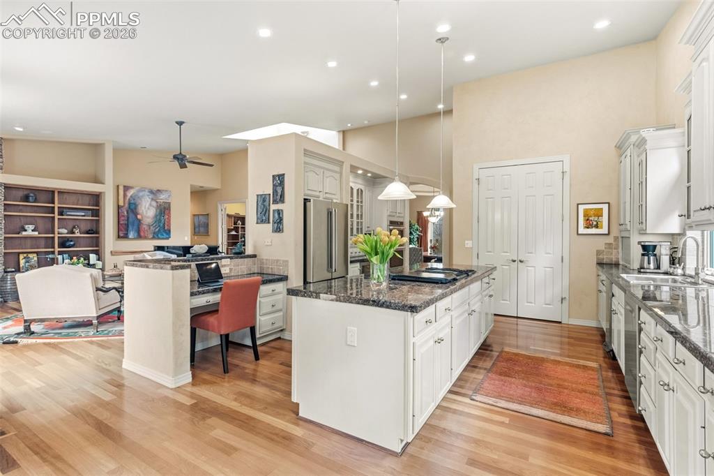 Image 12 of 44: Kitchen