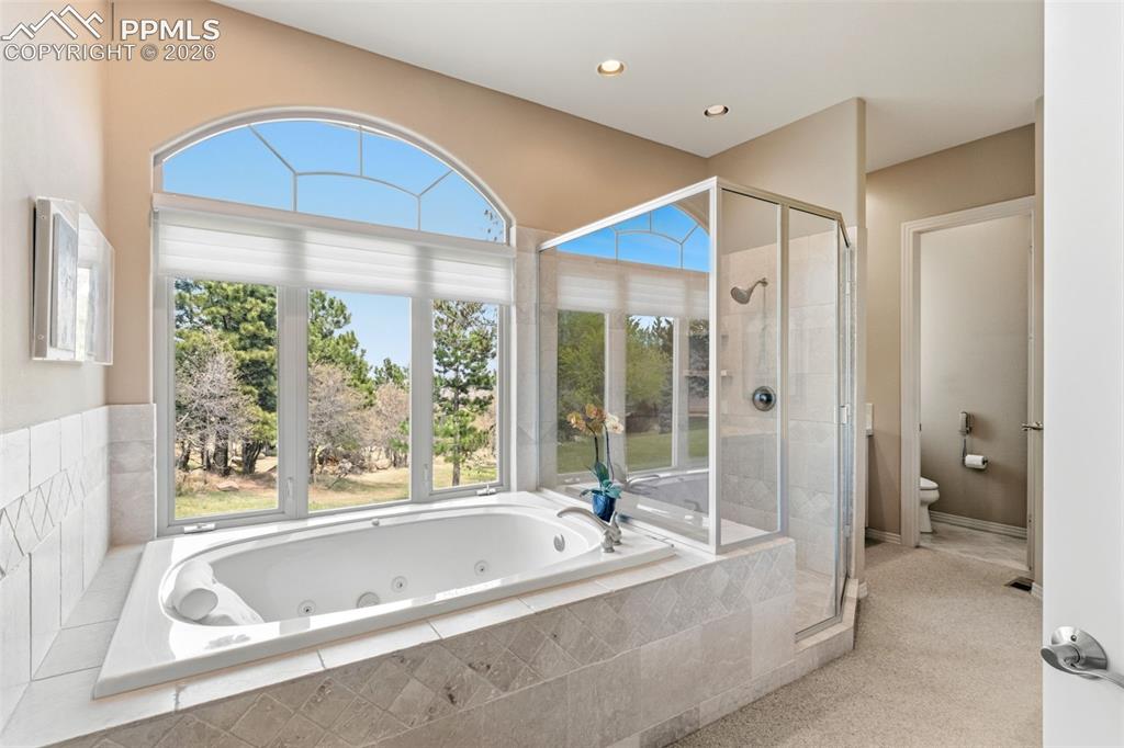 Image 18 of 44: Bathroom