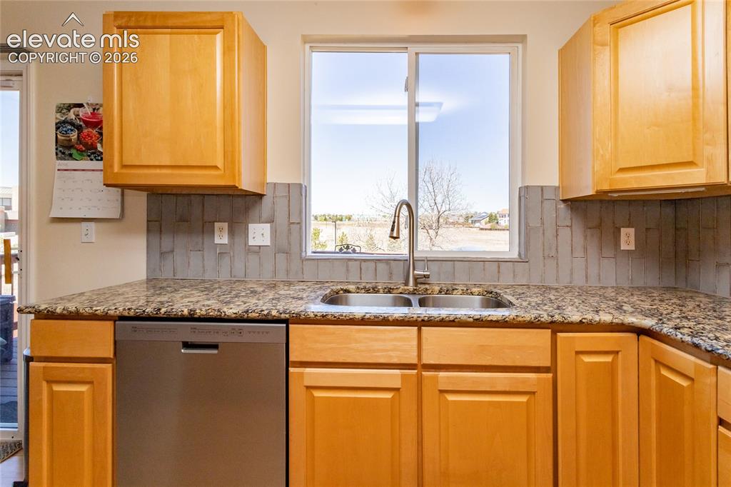 Image 13 of 50: Kitchen