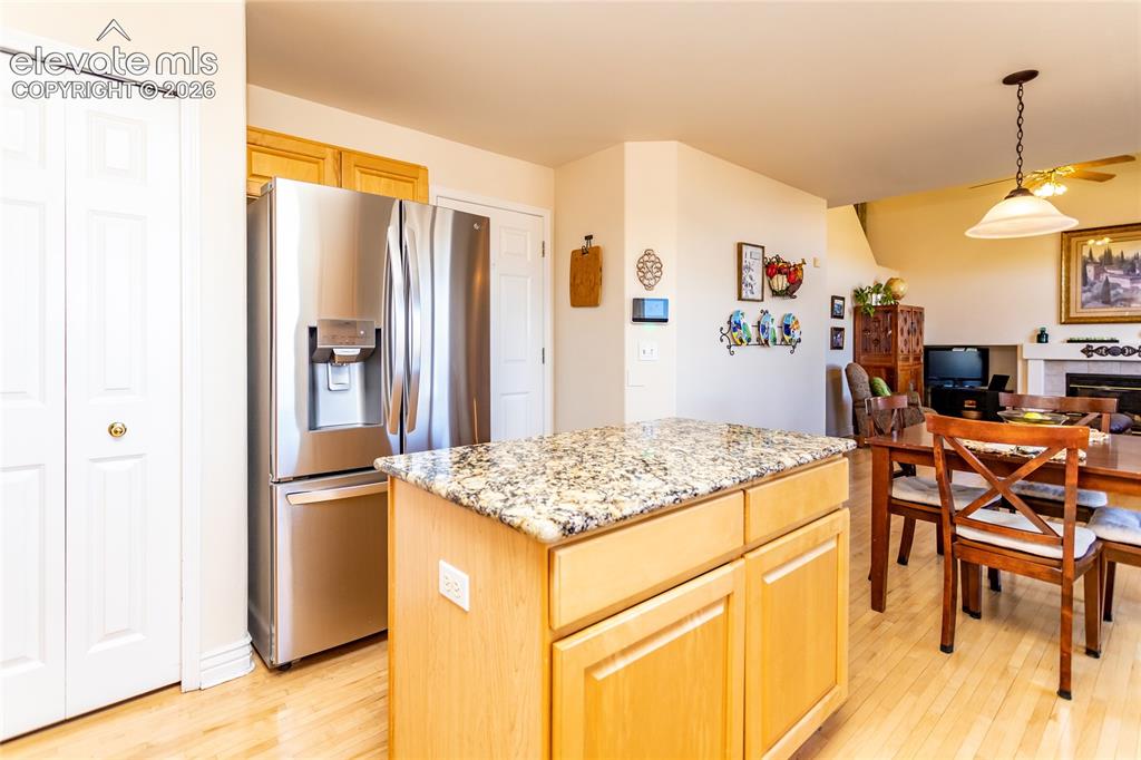 Image 15 of 50: Kitchen