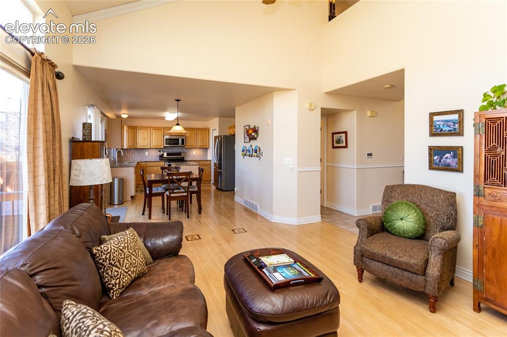 Image 18 of 50: Living Room