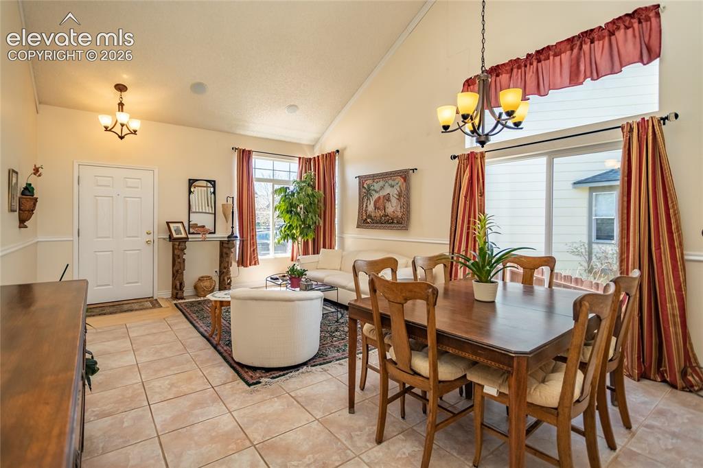 Image 9 of 50: Dining Area