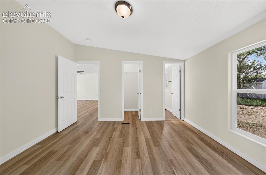 Image 15 of 25: Bedroom