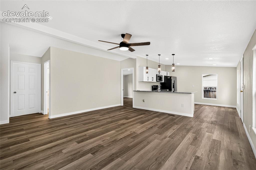 Image 5 of 25: Living Room