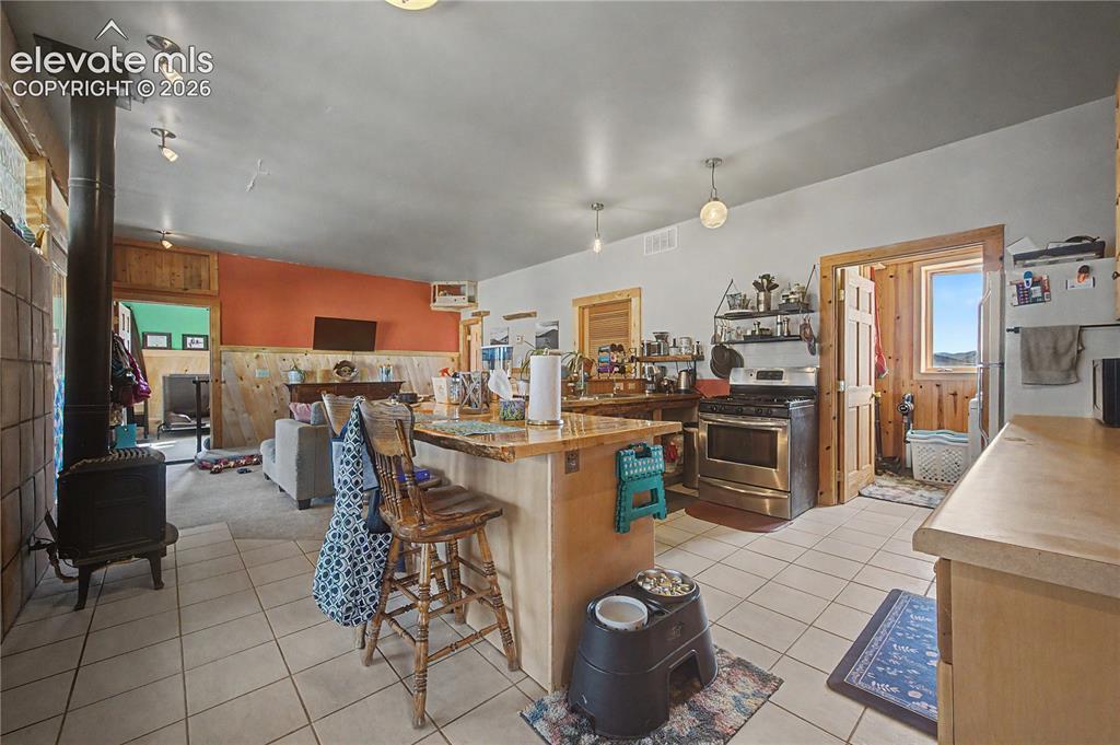 Image 12 of 45: Kitchen
