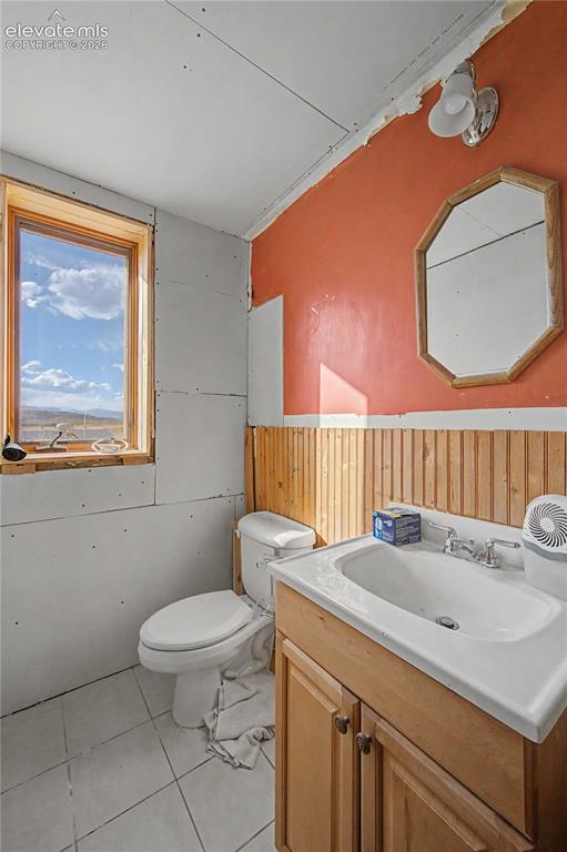 Image 16 of 45: Bathroom