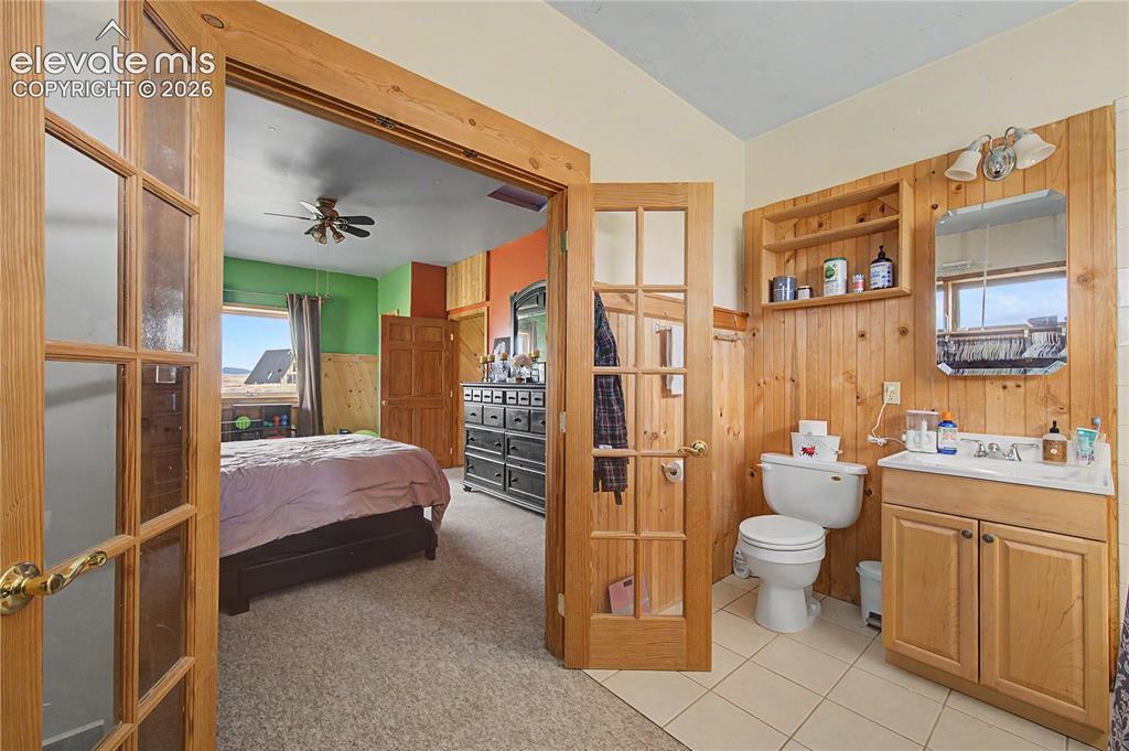 Image 17 of 45: Bathroom