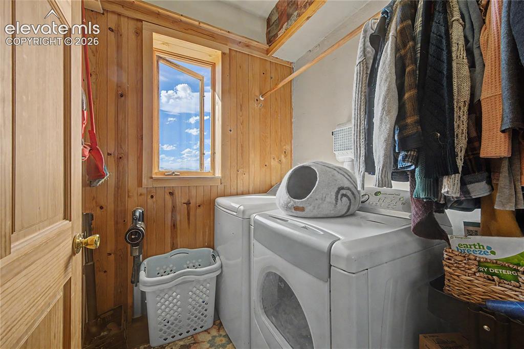 Image 22 of 45: Laundry
