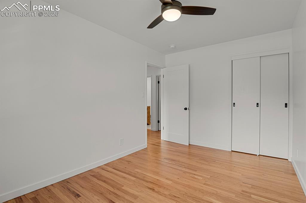 Image 26 of 40: Bedroom