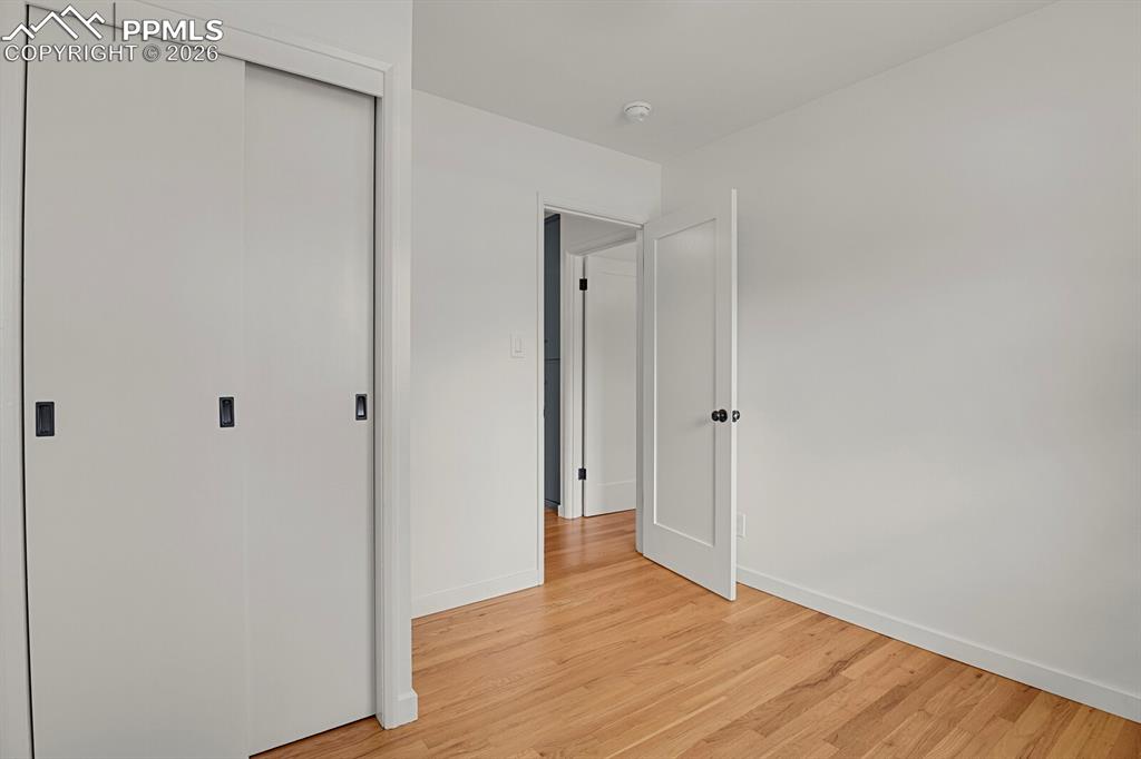 Image 28 of 40: Bedroom