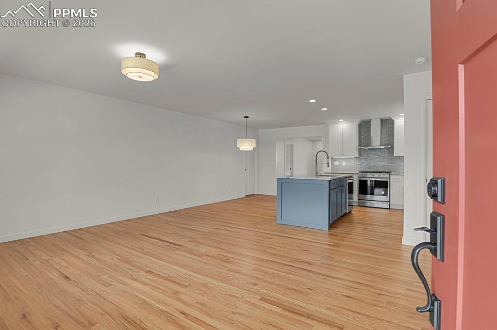 Image 3 of 40: Entry