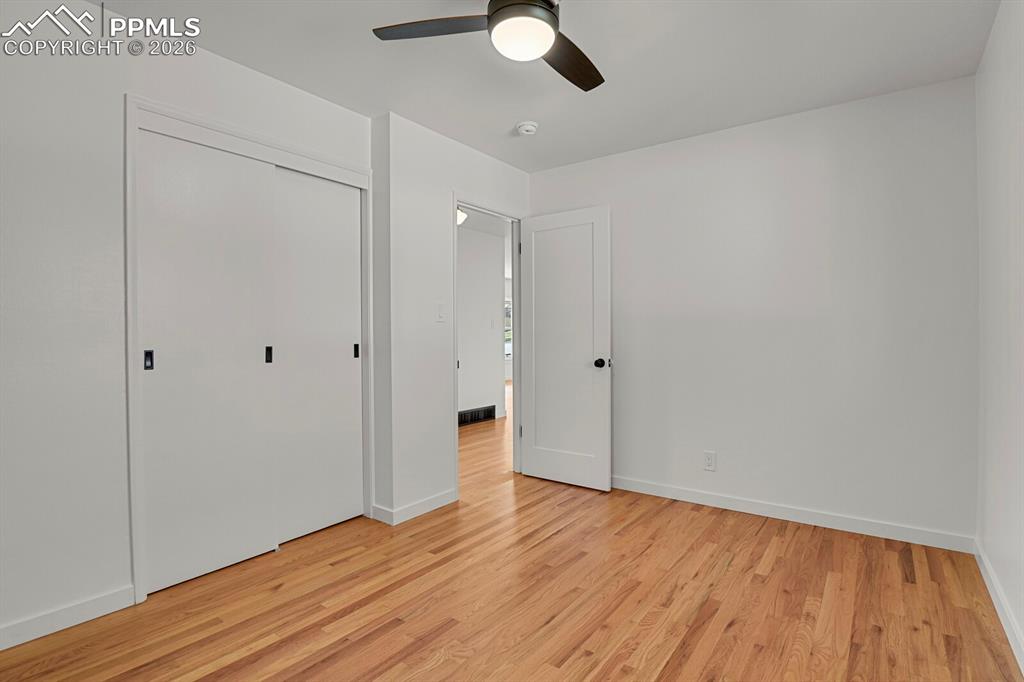 Image 30 of 40: Bedroom