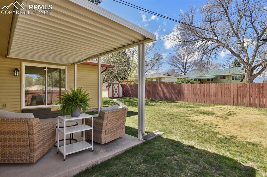 Image 37 of 40: Yard