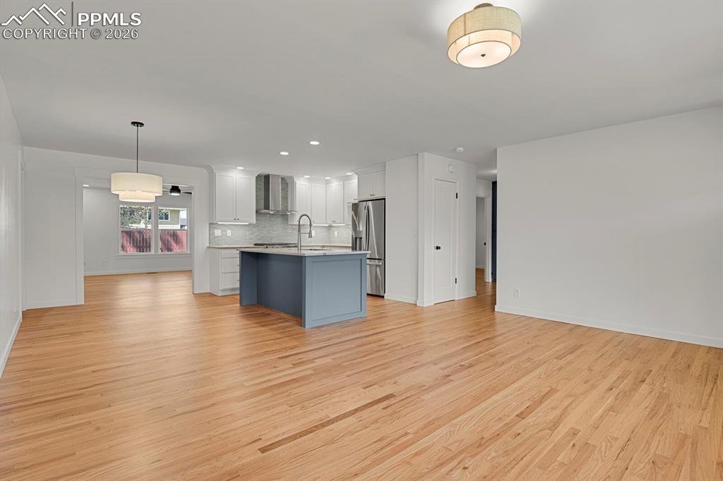 Image 5 of 40: Living Room