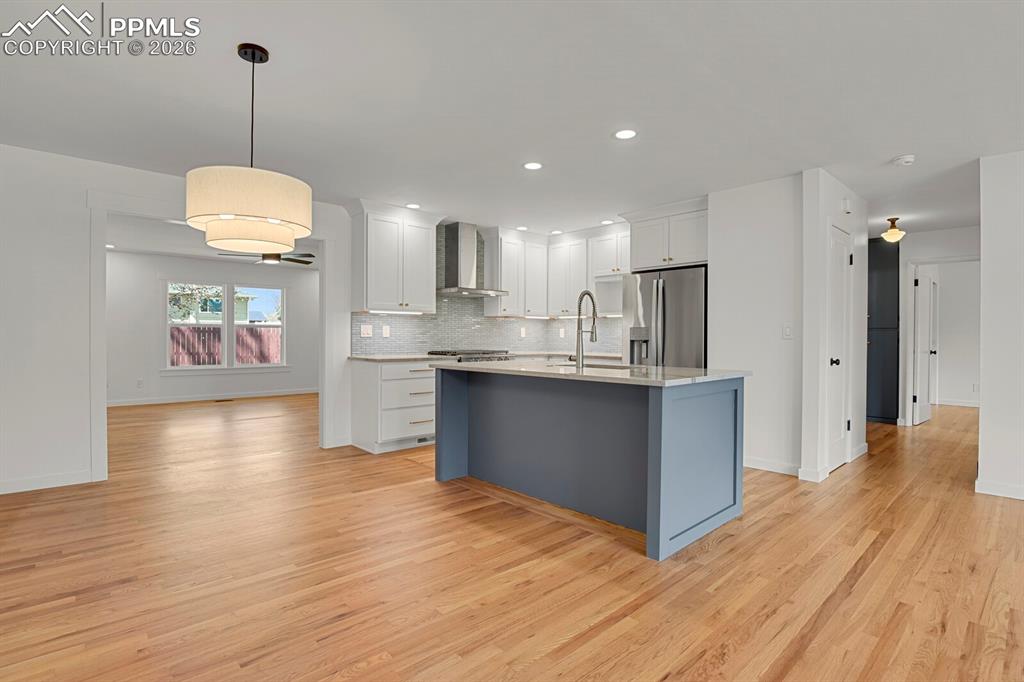 Image 8 of 40: Kitchen