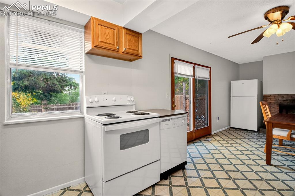 Image 20 of 37: Kitchen f