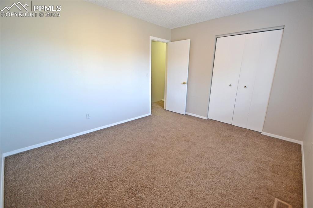 Image 22 of 27: Bedroom