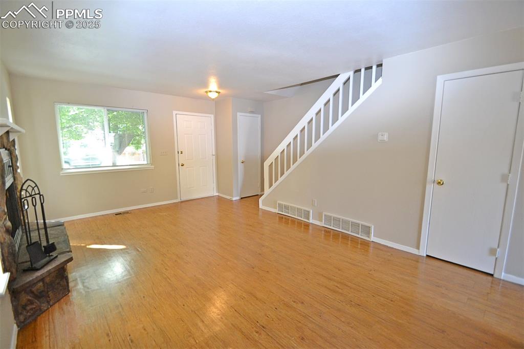 Image 7 of 27: Living Room