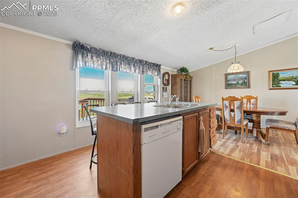Image 18 of 47: Dining Area