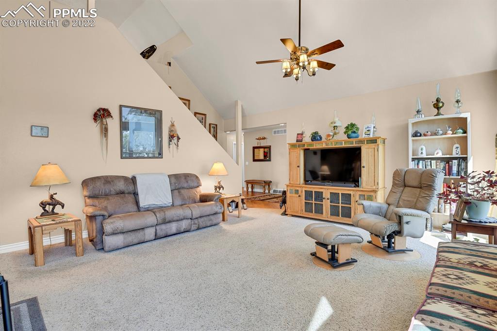 Listing 2024572, Image 3 of 30