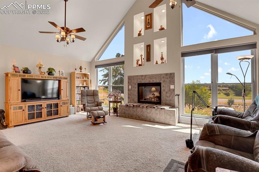 Listing 2024572, Image 4 of 30