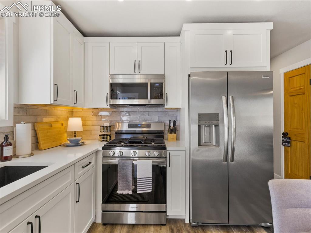 Image 12 of 41: Kitchen