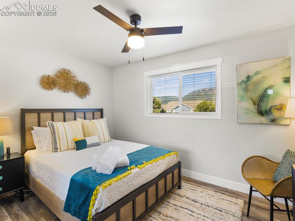 Image 16 of 41: Bedroom