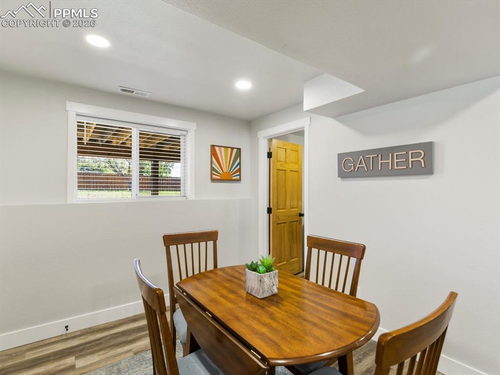 Image 29 of 41: Dining Area