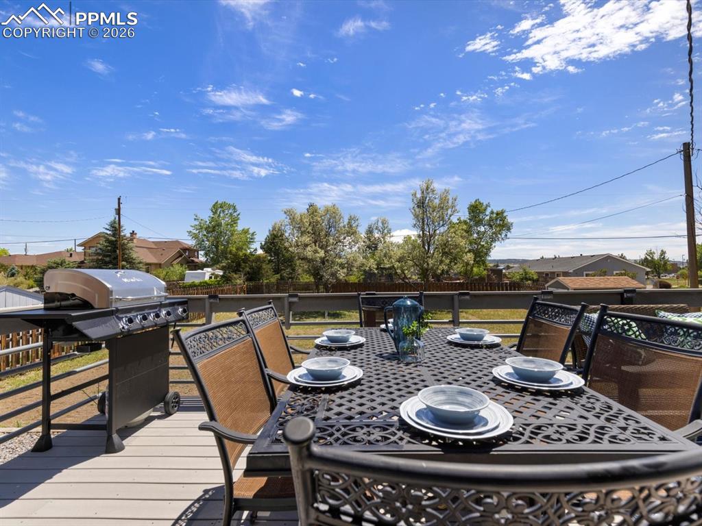 Image 37 of 41: Deck