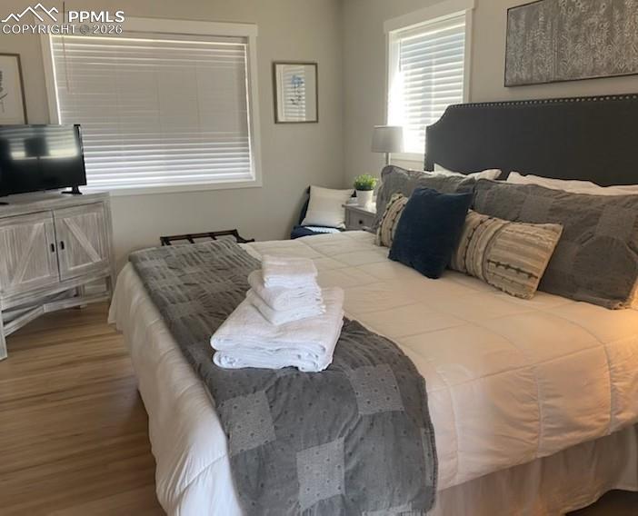 Image 40 of 41: Bedroom