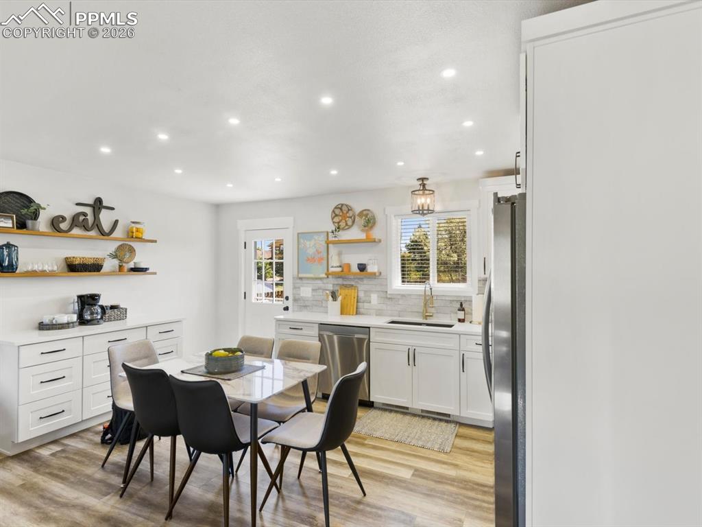 Image 9 of 41: Kitchen