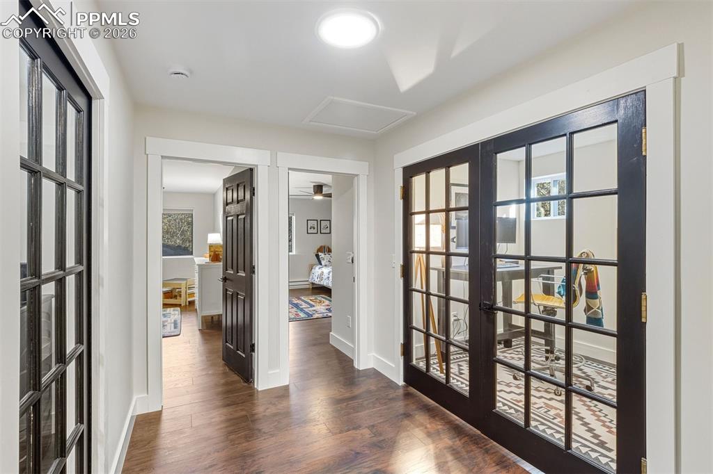 Image 23 of 50: Entry