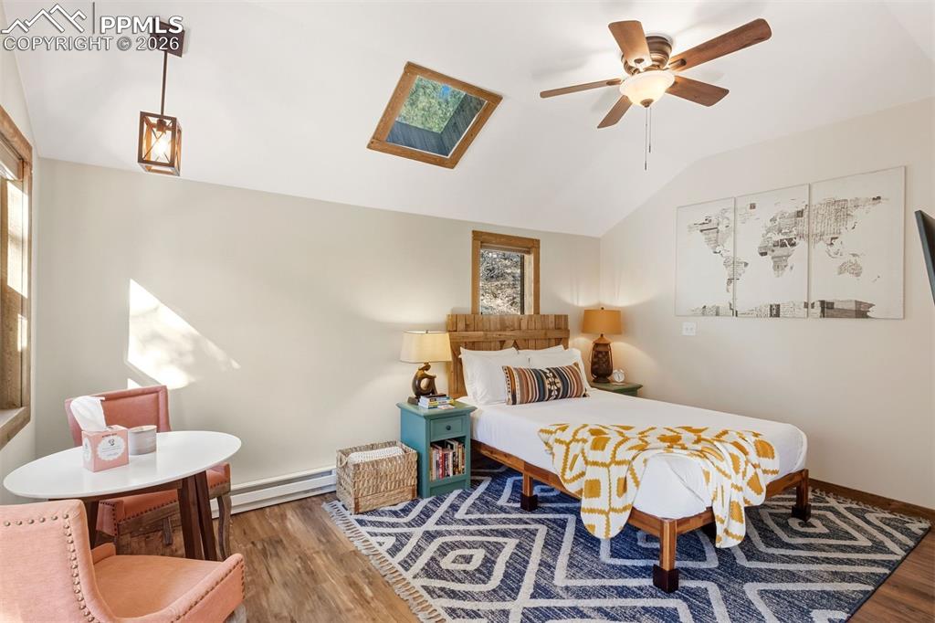 Image 40 of 50: Bedroom