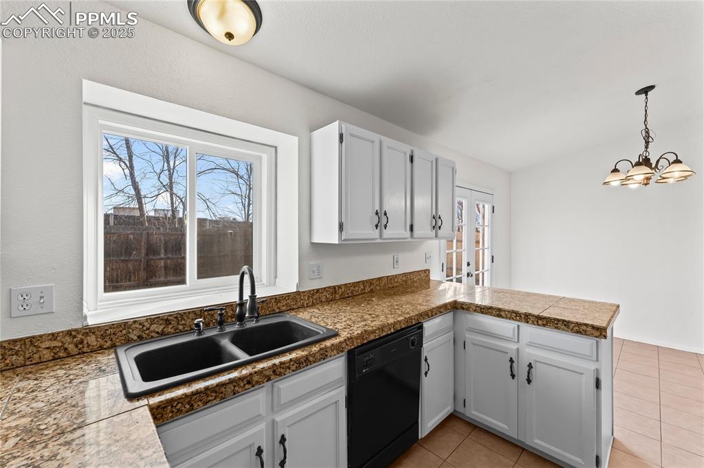 Image 10 of 35: Kitchen