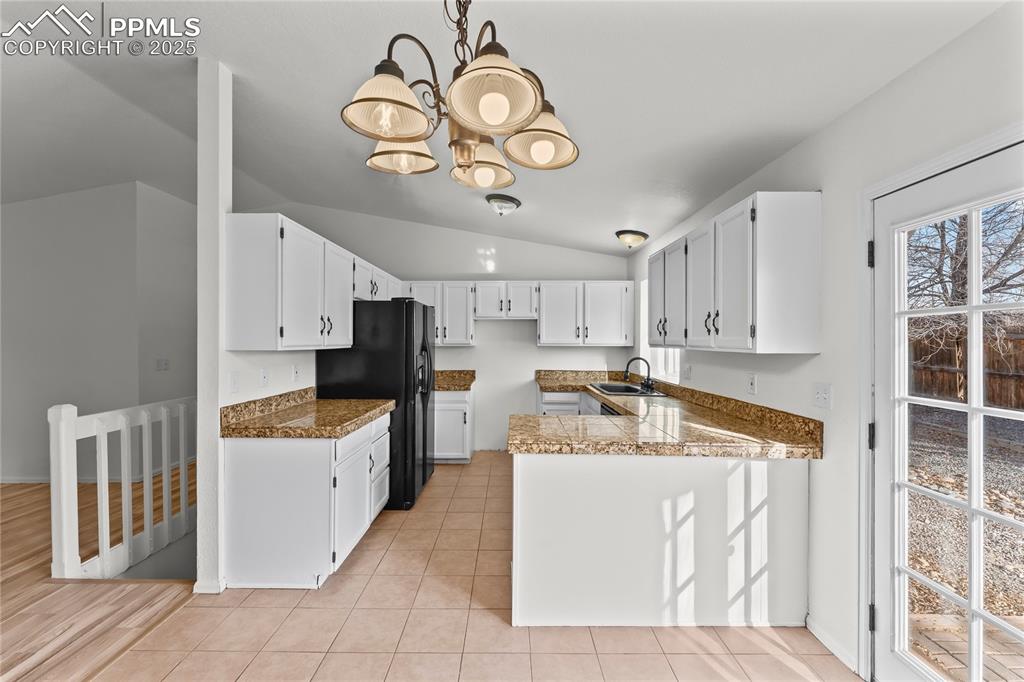 Image 7 of 35: Kitchen