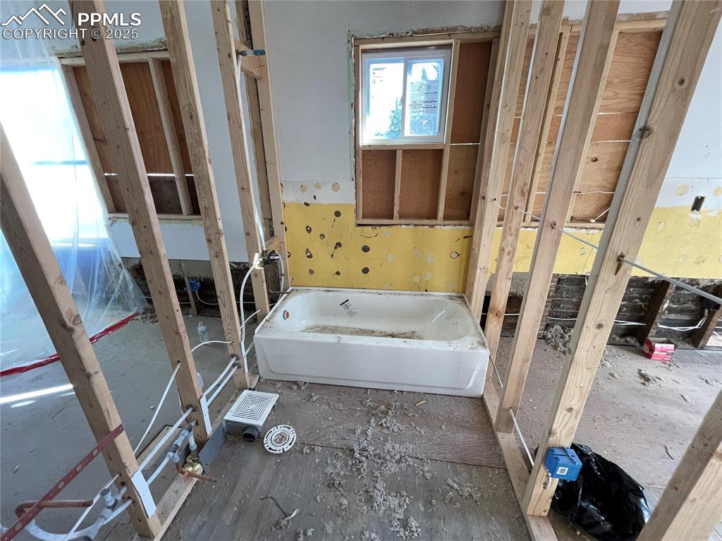 Image 11 of 19: Bathroom