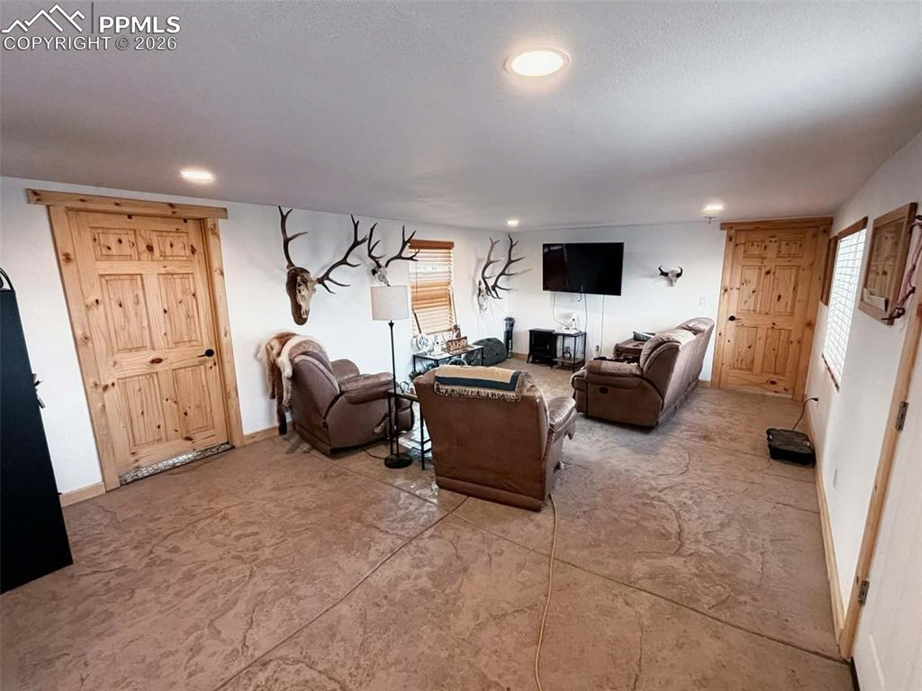 Image 4 of 18: Living Room
