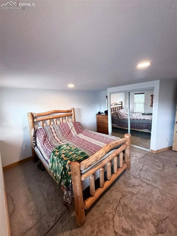 Image 8 of 18: Bedroom