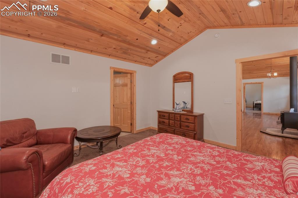 Image 18 of 48: Bedroom