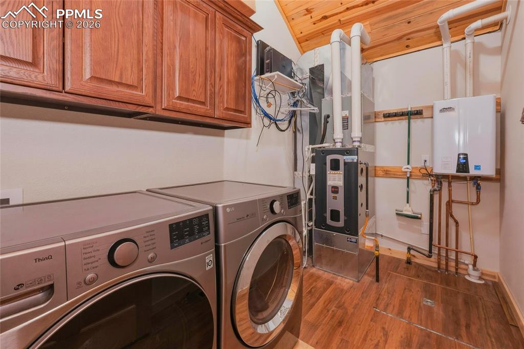 Image 25 of 48: Laundry