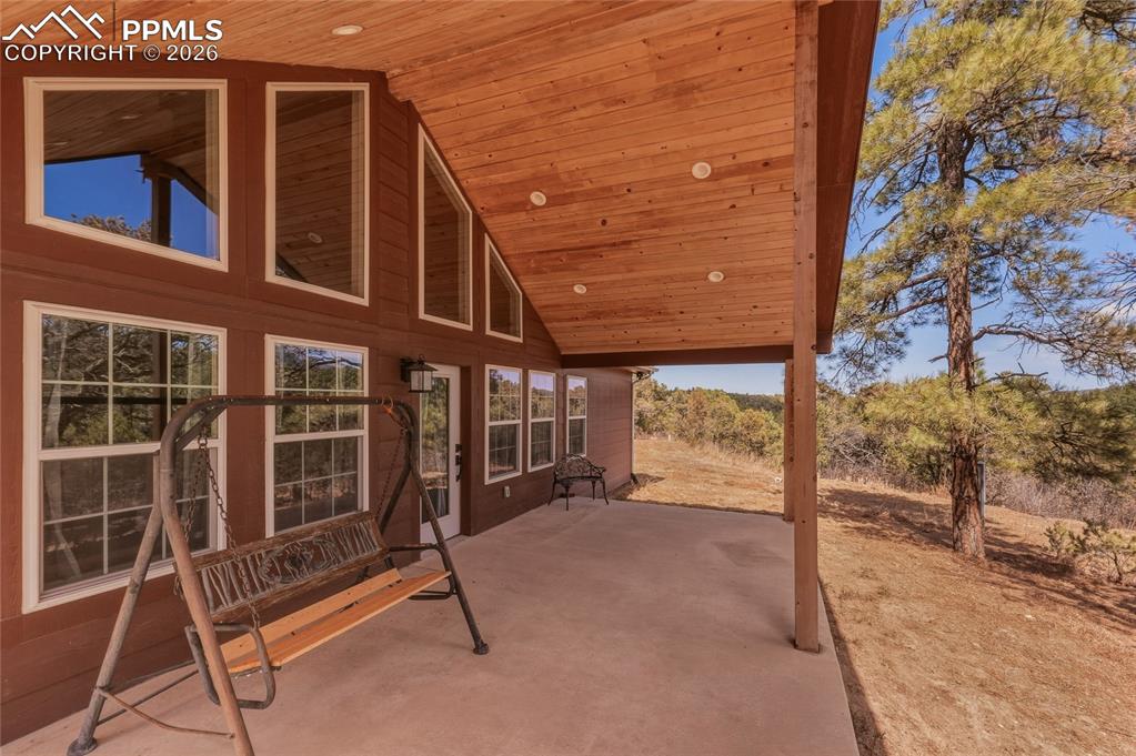 Image 27 of 48: Patio