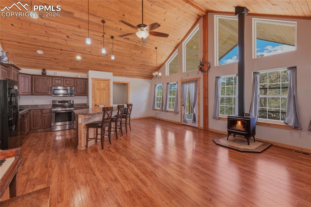 Image 8 of 48: Kitchen