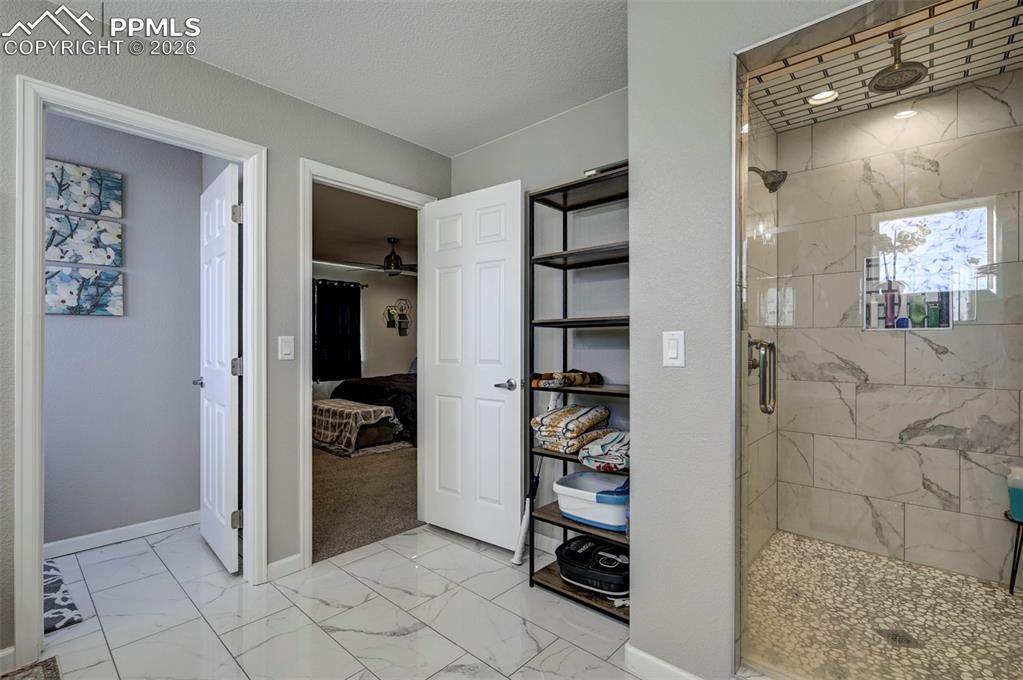 Image 12 of 36: Bathroom