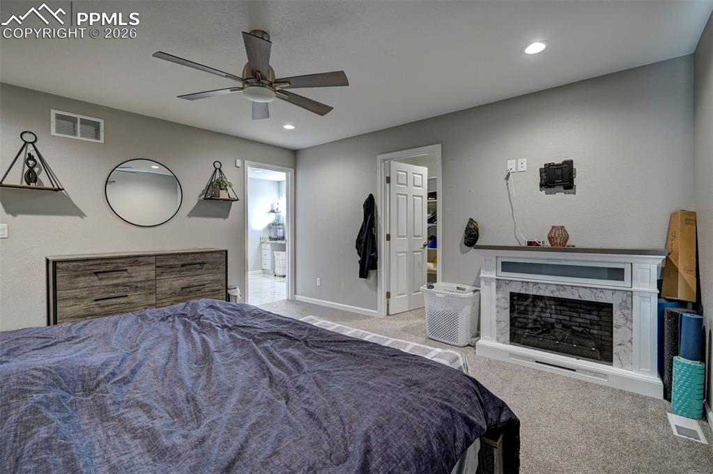 Image 14 of 36: Bedroom